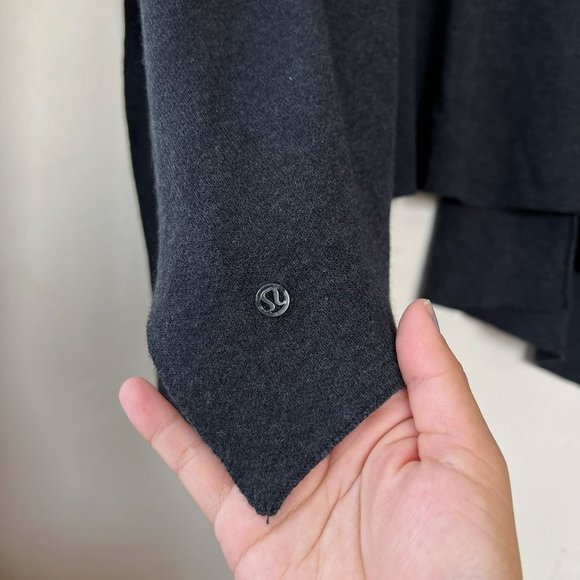 Lululemon Charcoal Grey After Asana Wrap - Picture 10 of 14